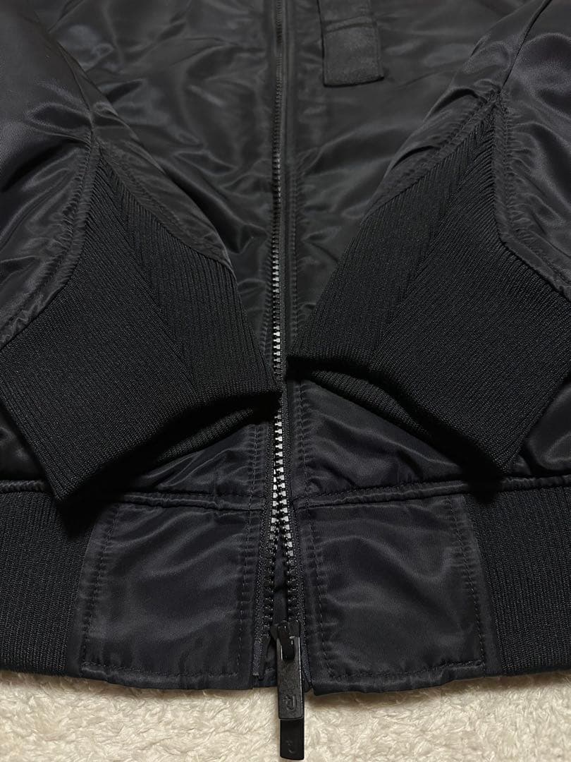 【美品】UNIQLO +J ハイブリッドダウンオーバーサイズMA-1ブルゾン