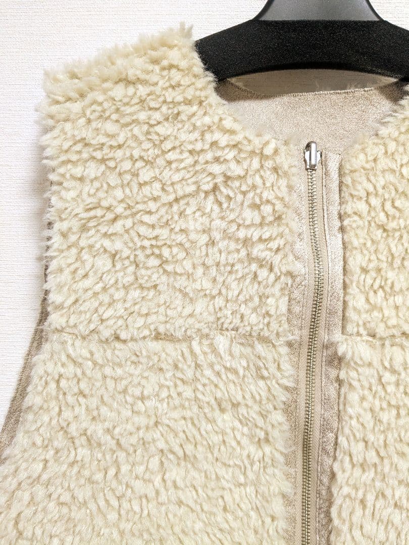 【新品】B.C STOCK ムートンライクリバーシブルベスト ナチュラル