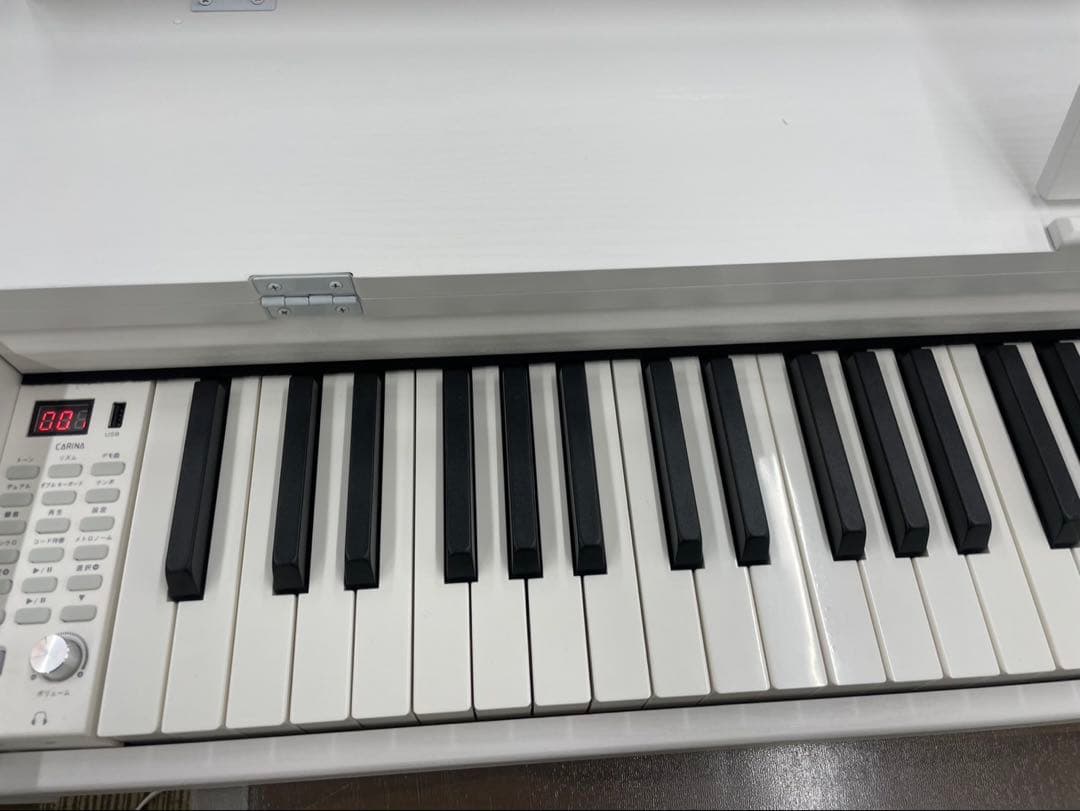 電子ピアノ88鍵盤　ハンマーアクション鍵盤　３本ペダル　　訳あり　ホワイト
