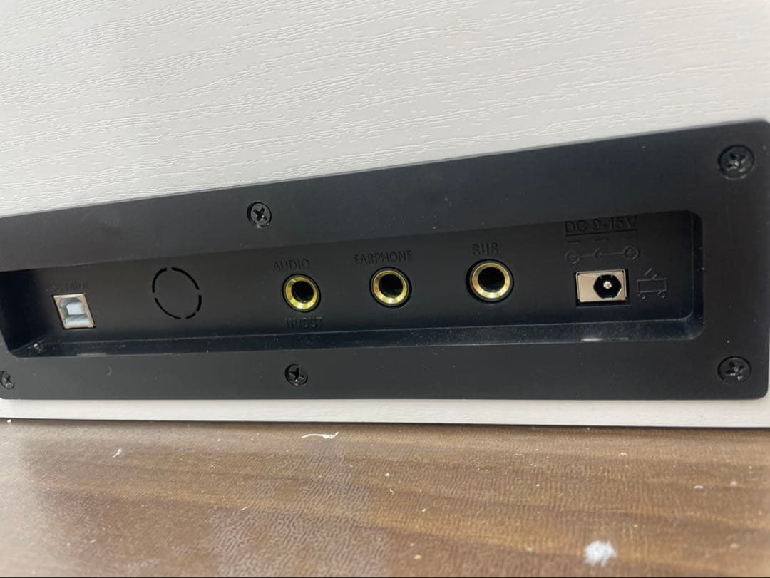 電子ピアノ88鍵盤　ハンマーアクション鍵盤　３本ペダル　　訳あり　ホワイト