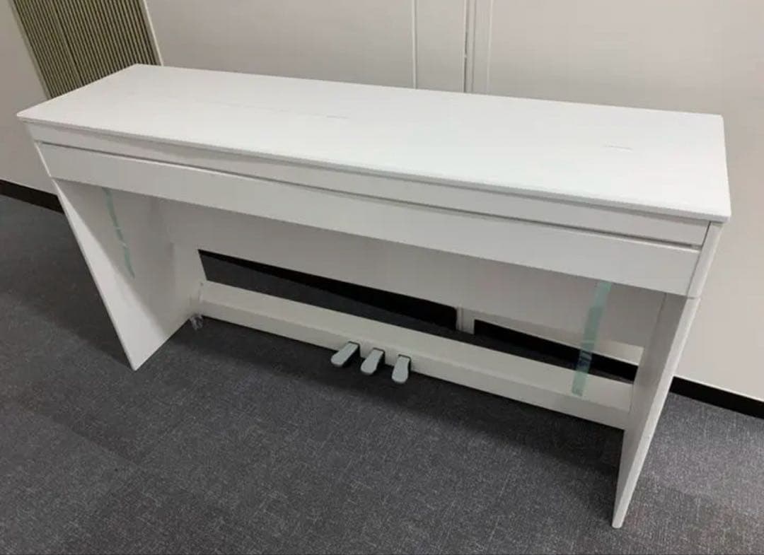 電子ピアノ88鍵盤　ハンマーアクション鍵盤　３本ペダル　　訳あり　ホワイト