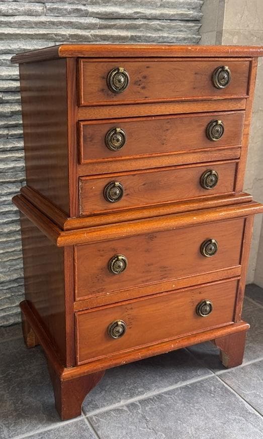 売約済み　英国　アンティーク　キャラメル色のチェスト　イチイ材　 サイドチェスト