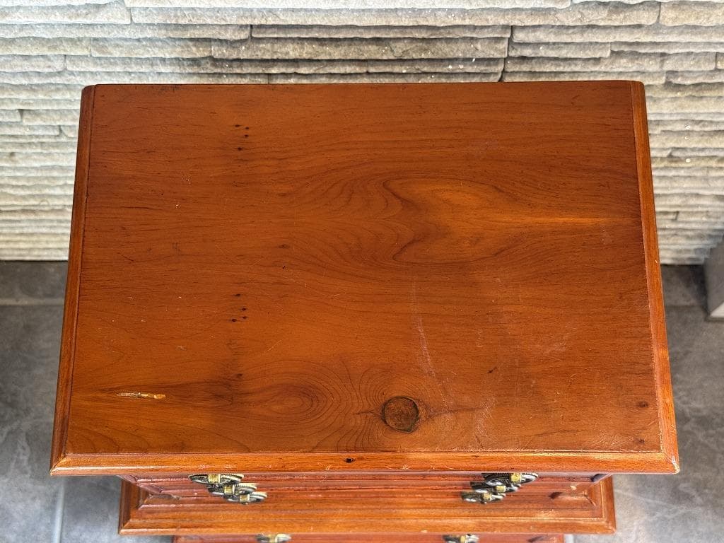 売約済み　英国　アンティーク　キャラメル色のチェスト　イチイ材　 サイドチェスト