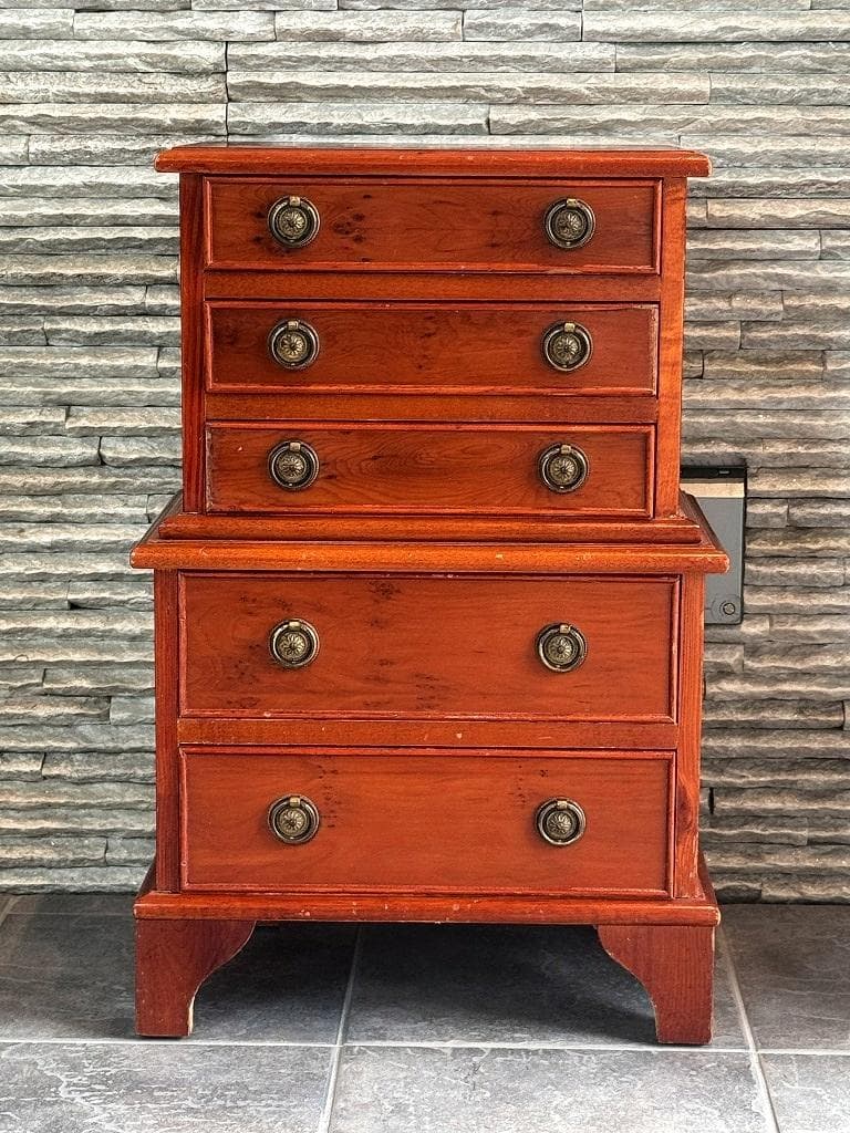 売約済み　英国　アンティーク　キャラメル色のチェスト　イチイ材　 サイドチェスト