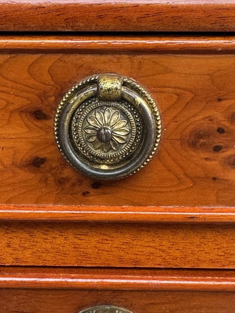 売約済み　英国　アンティーク　キャラメル色のチェスト　イチイ材　 サイドチェスト