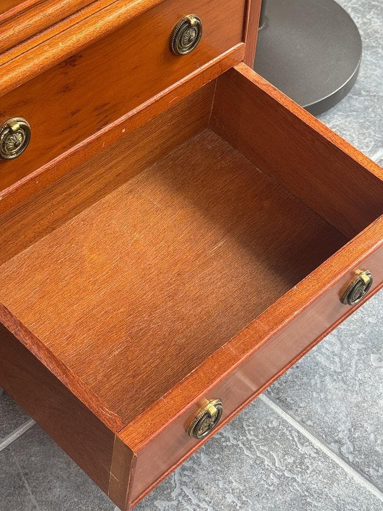 売約済み　英国　アンティーク　キャラメル色のチェスト　イチイ材　 サイドチェスト