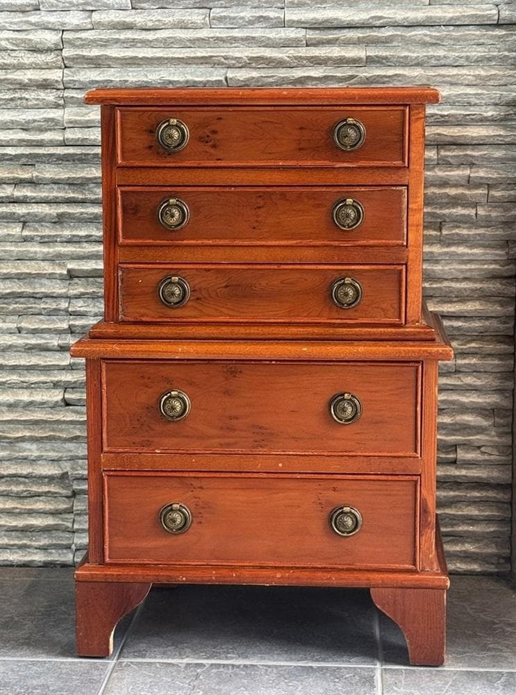 売約済み　英国　アンティーク　キャラメル色のチェスト　イチイ材　 サイドチェスト