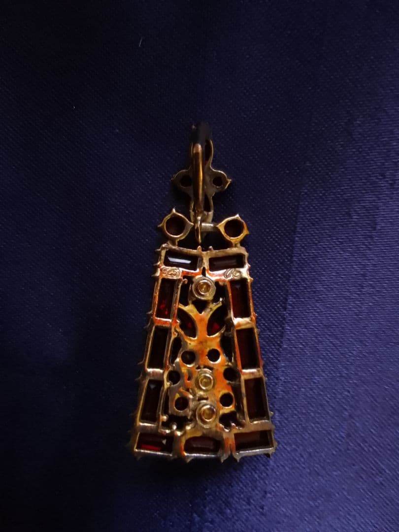 ガーネットペンダントトップ(ヴィンテージ) です!! ＼(^-^)／