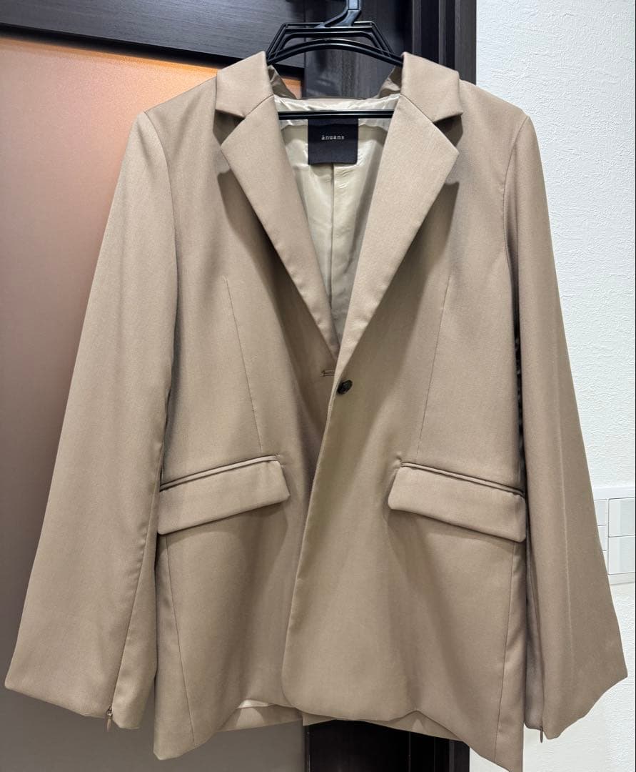 【未使用】anuans フレアスリーブスリットジャケット　ベージュ