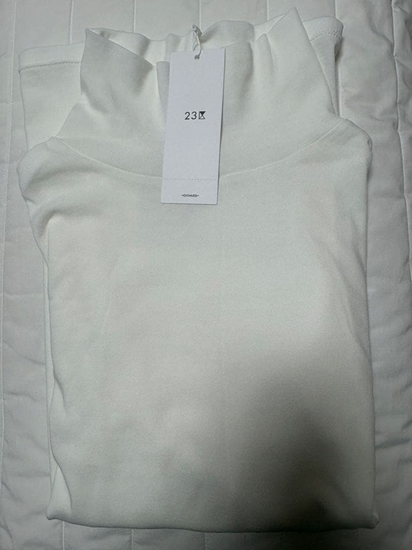 新品未使用品 23区 タートルネックカットソー 40サイズ