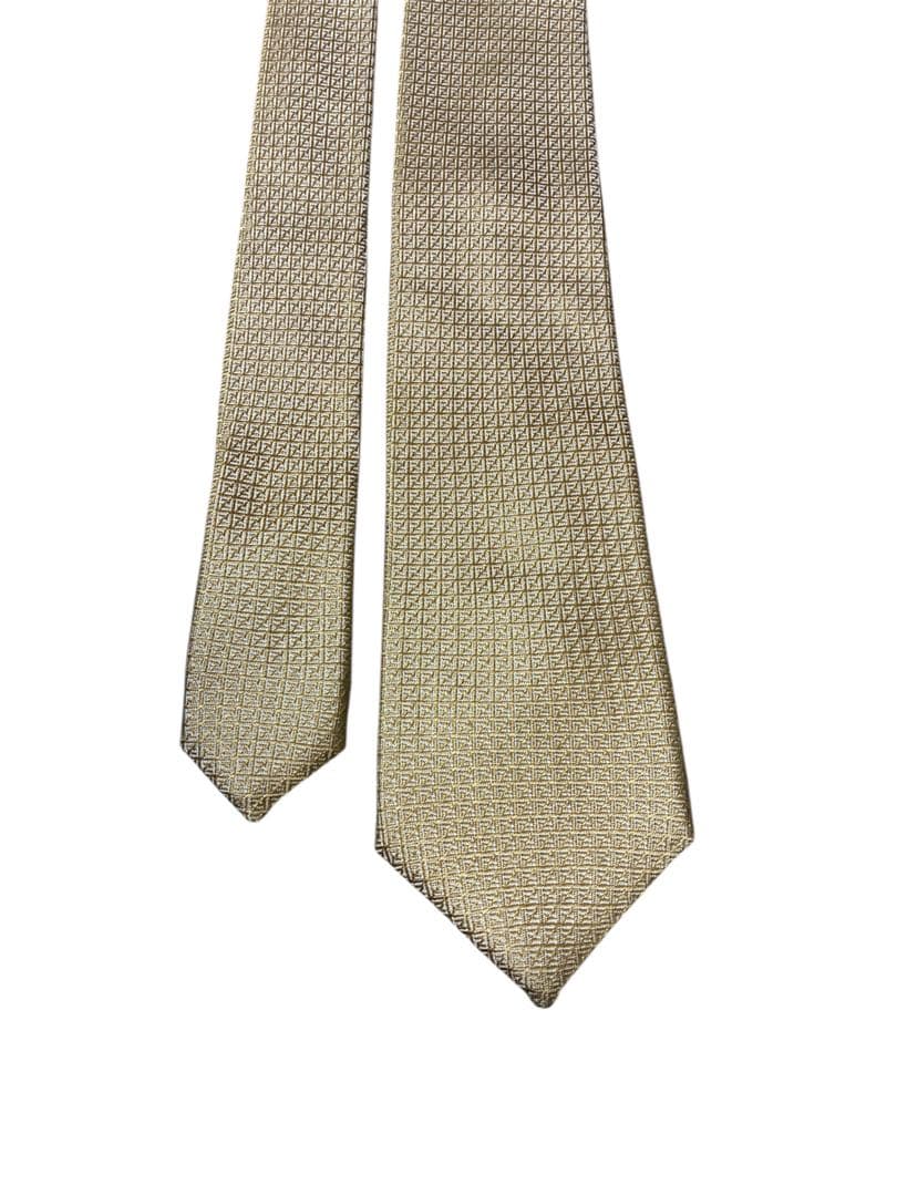 FENDI　ネクタイ　黄色イエロー　　男性　メンズ　スーツ　シルク100%　無地