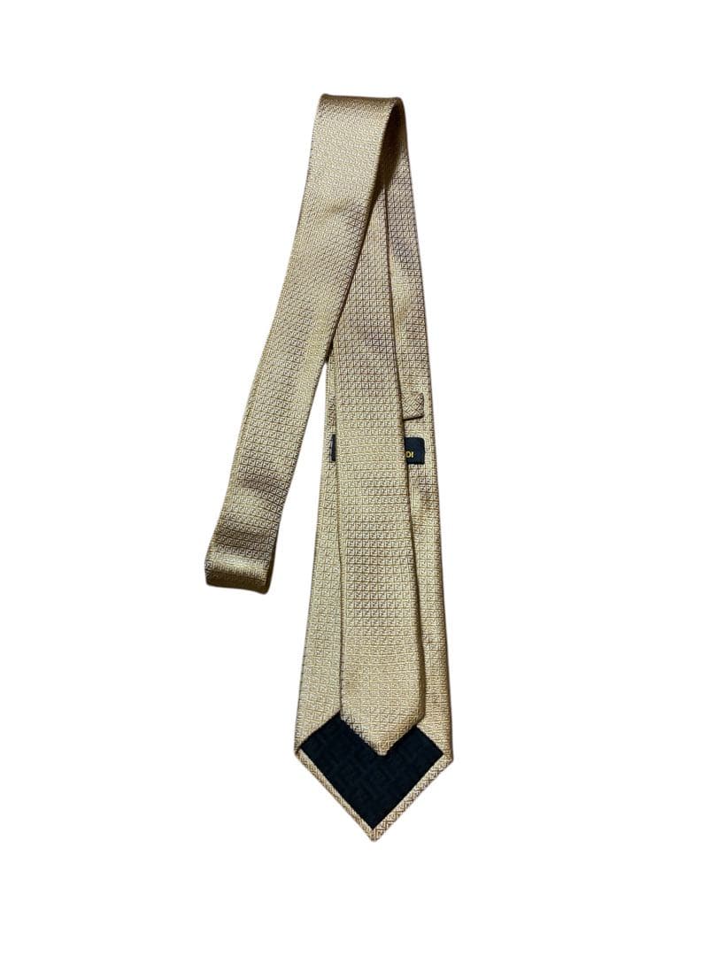 FENDI　ネクタイ　黄色イエロー　　男性　メンズ　スーツ　シルク100%　無地