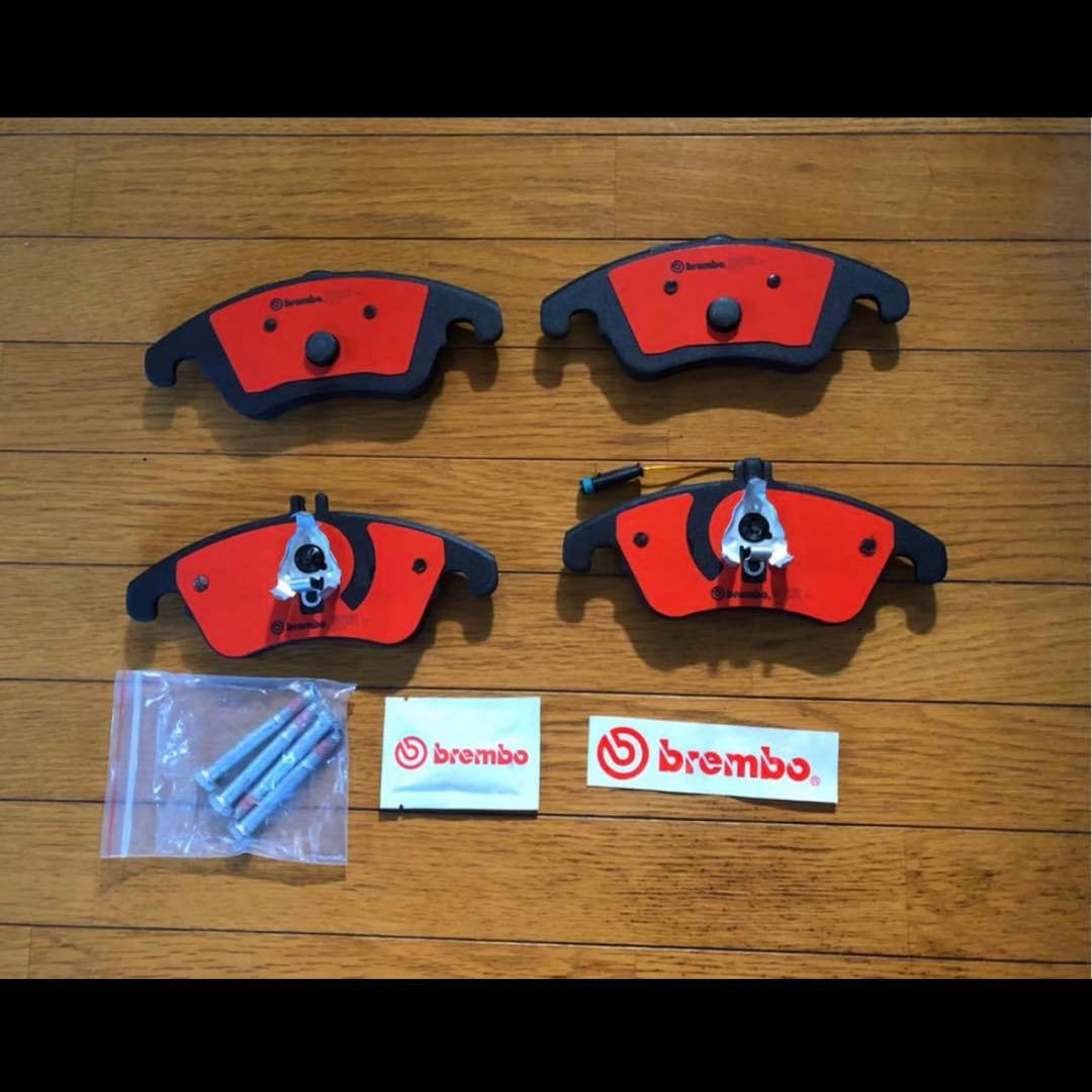 新品 Cクラス w204 ブレンボ フロントブレーキパッド左右 センサー付ベンツ