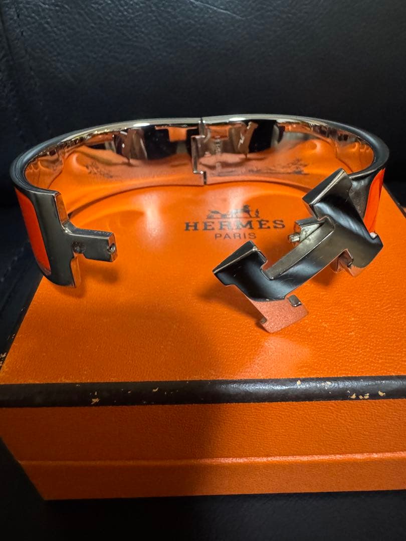 HERMÈS（エルメス）のオレンジバングル