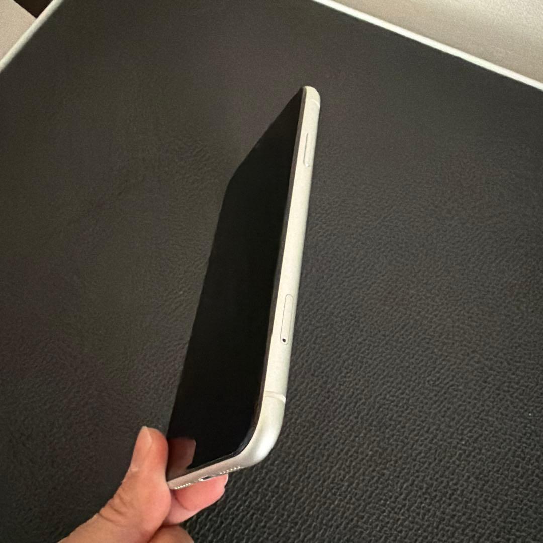 Apple iPhone XR ホワイト 本体　64GB SIMフリー　85%