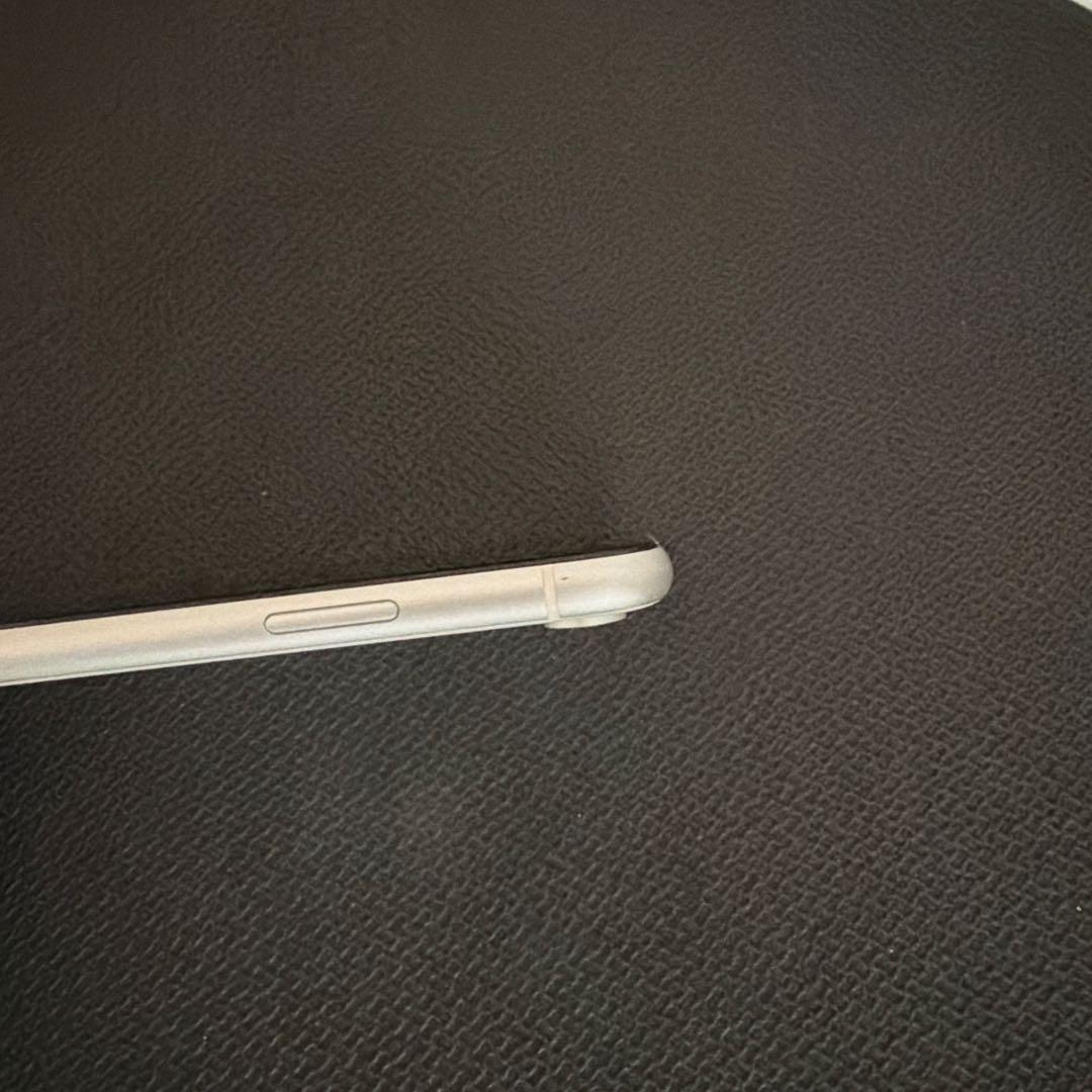 Apple iPhone XR ホワイト 本体　64GB SIMフリー　85%