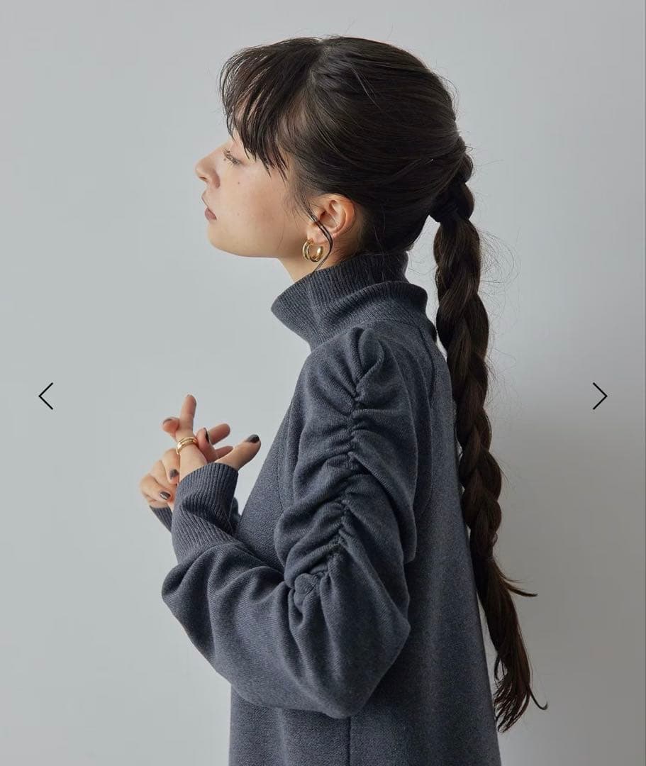 ＜EMMEL REFINES＞ギャザーパフスリーブ タートルニット ワンピース