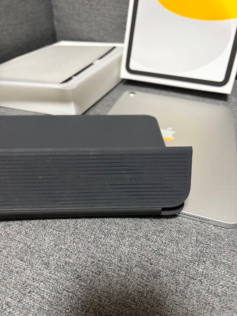 iPad10世代　充電残量100%スタンドケース、未使用フィルム付き