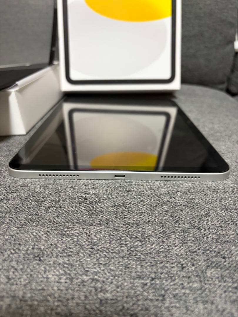 iPad10世代　充電残量100%スタンドケース、未使用フィルム付き