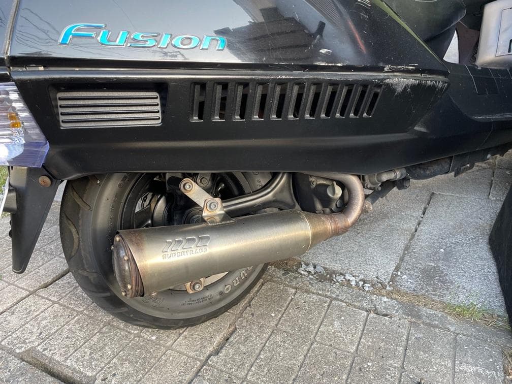 Fusion ステンレススリップオンマフラー