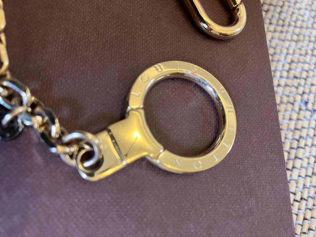 ルイヴィトン チェーン　カレイド Vホルダー キーホルダー チャーム