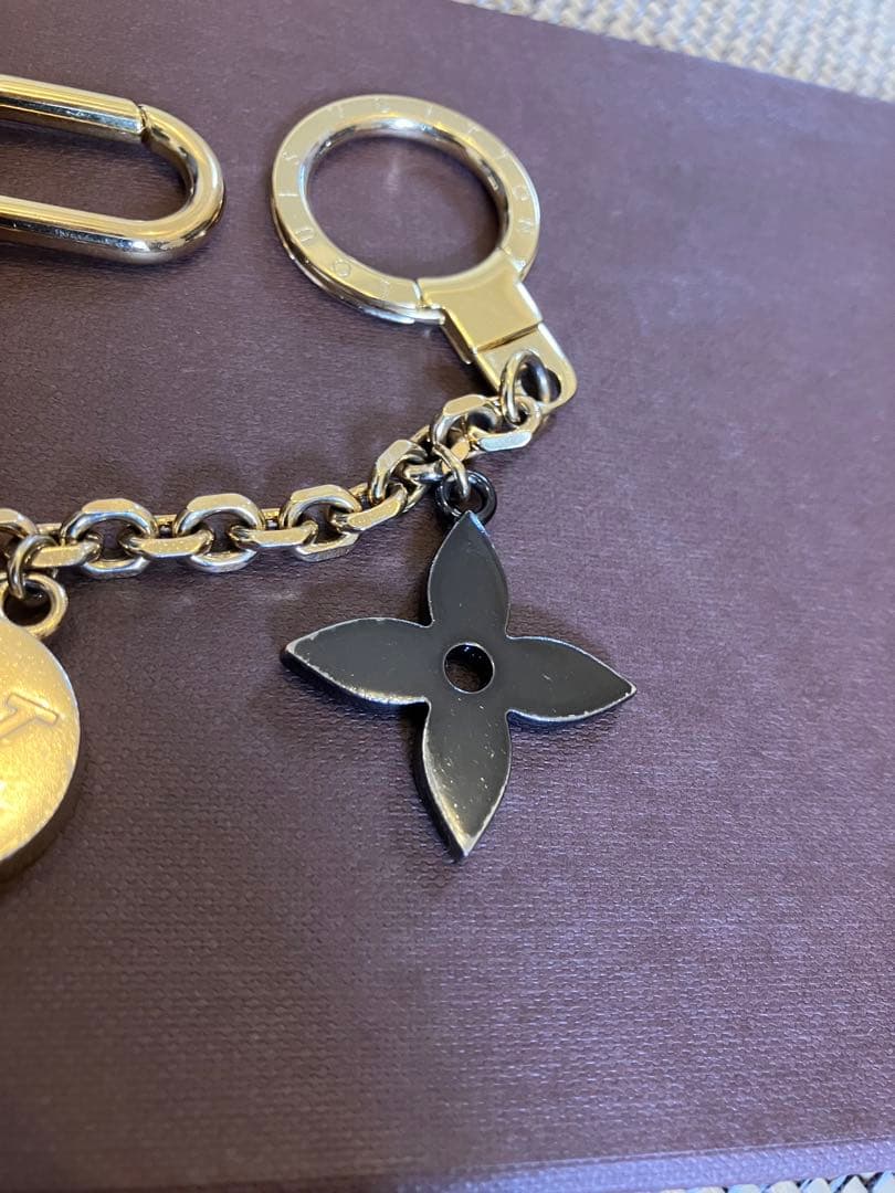 ルイヴィトン チェーン　カレイド Vホルダー キーホルダー チャーム