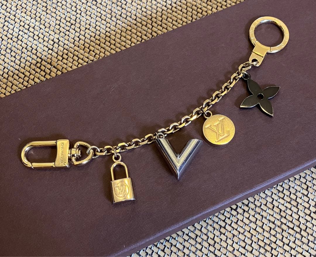 ルイヴィトン チェーン　カレイド Vホルダー キーホルダー チャーム