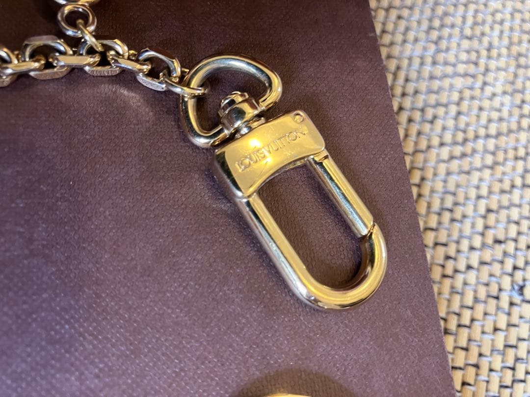 ルイヴィトン チェーン　カレイド Vホルダー キーホルダー チャーム