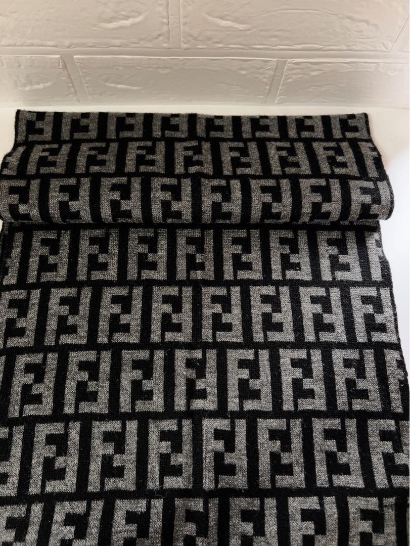 フェンディ　FENDI マフラー　FFロゴ　グレー×ブラック