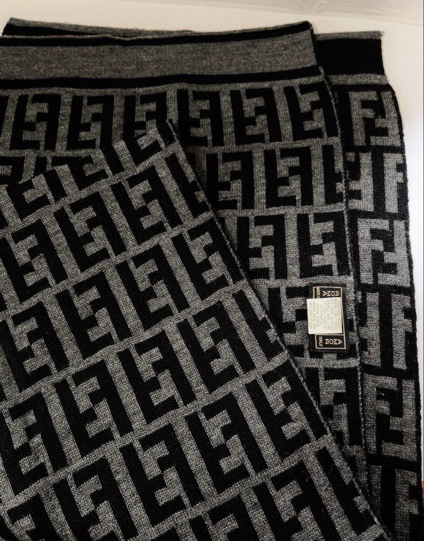 フェンディ　FENDI マフラー　FFロゴ　グレー×ブラック