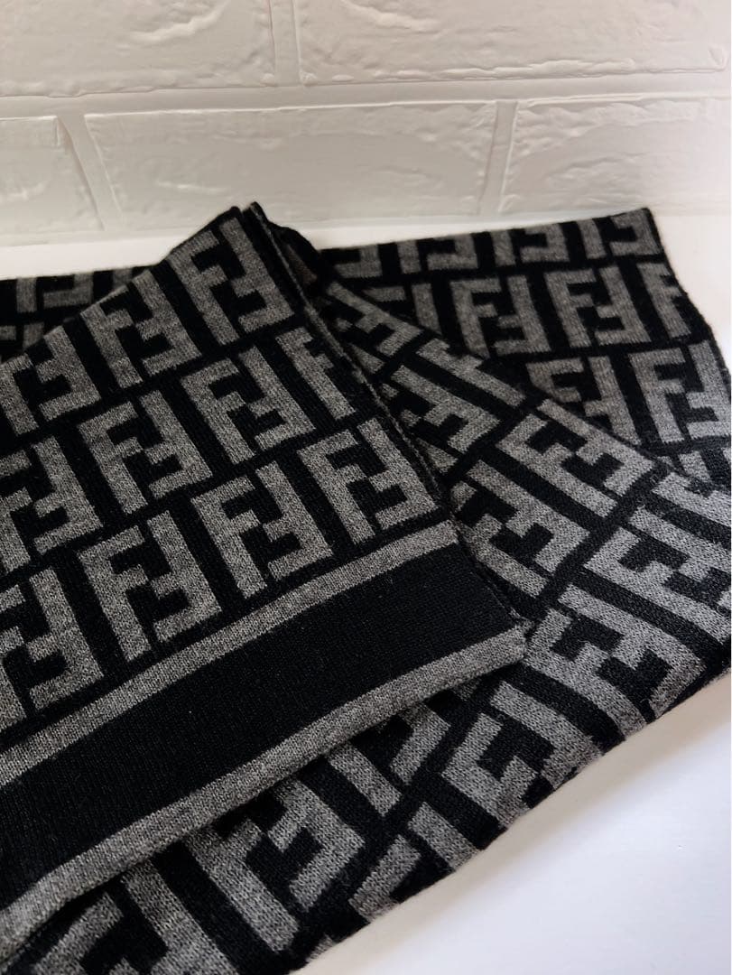 フェンディ　FENDI マフラー　FFロゴ　グレー×ブラック