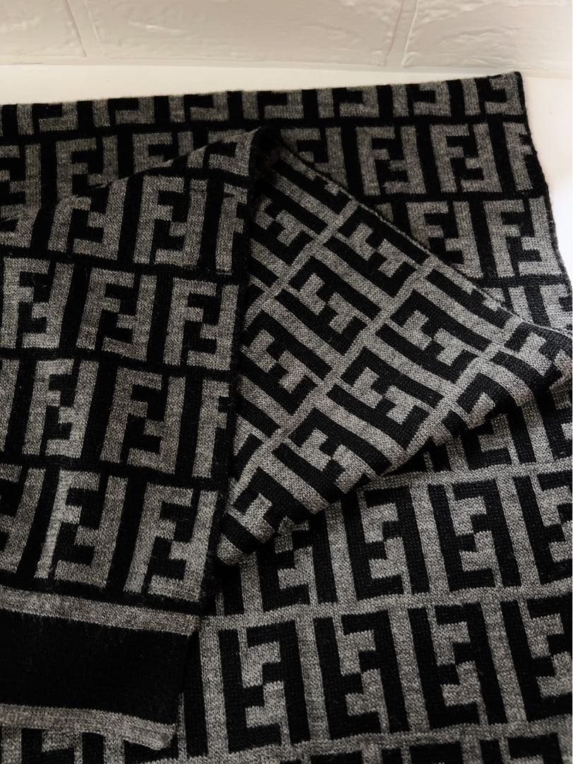 フェンディ　FENDI マフラー　FFロゴ　グレー×ブラック