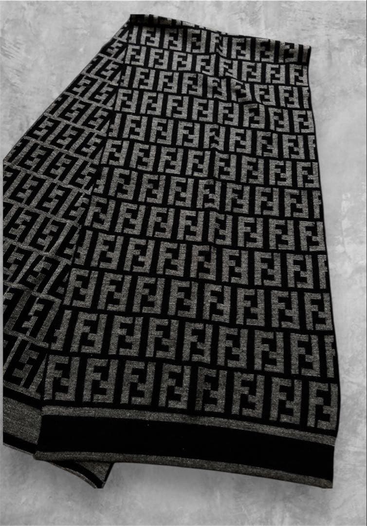 フェンディ　FENDI マフラー　FFロゴ　グレー×ブラック