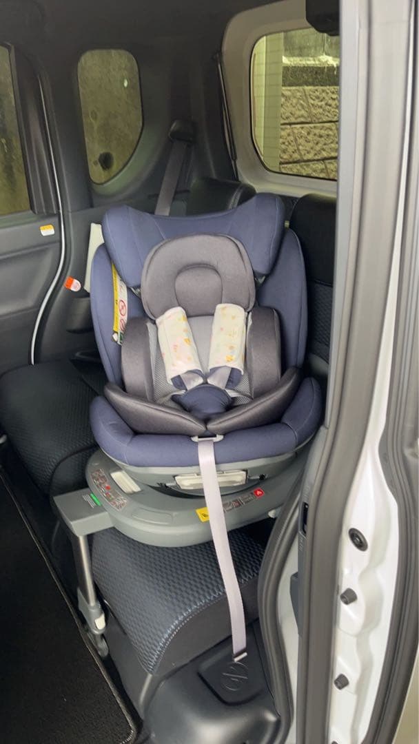 本日限りの値下げ！美品ISOFIX回転式チャイルドシート