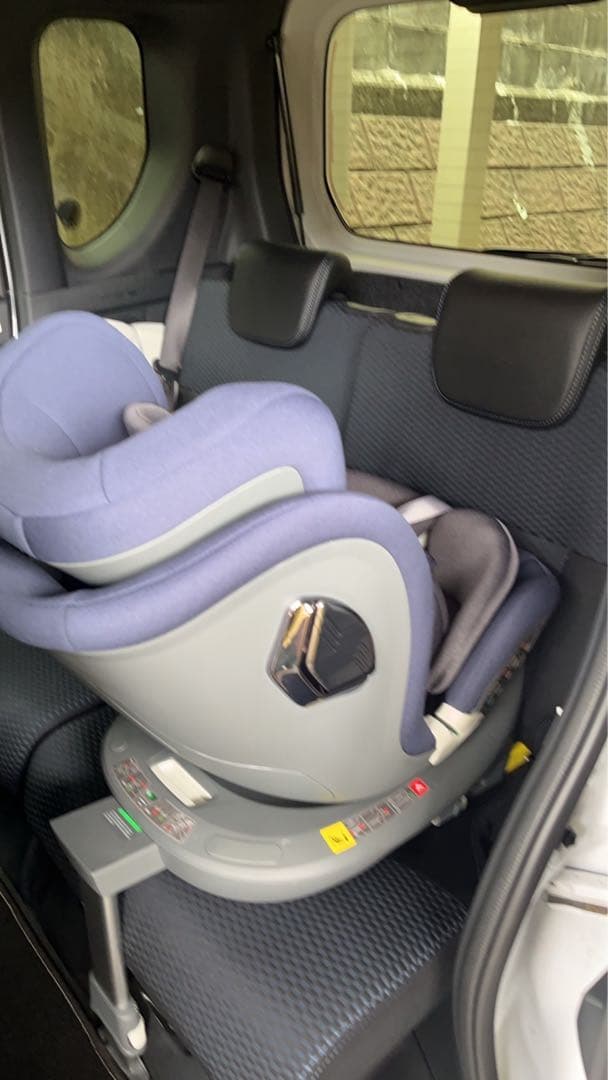 本日限りの値下げ！美品ISOFIX回転式チャイルドシート