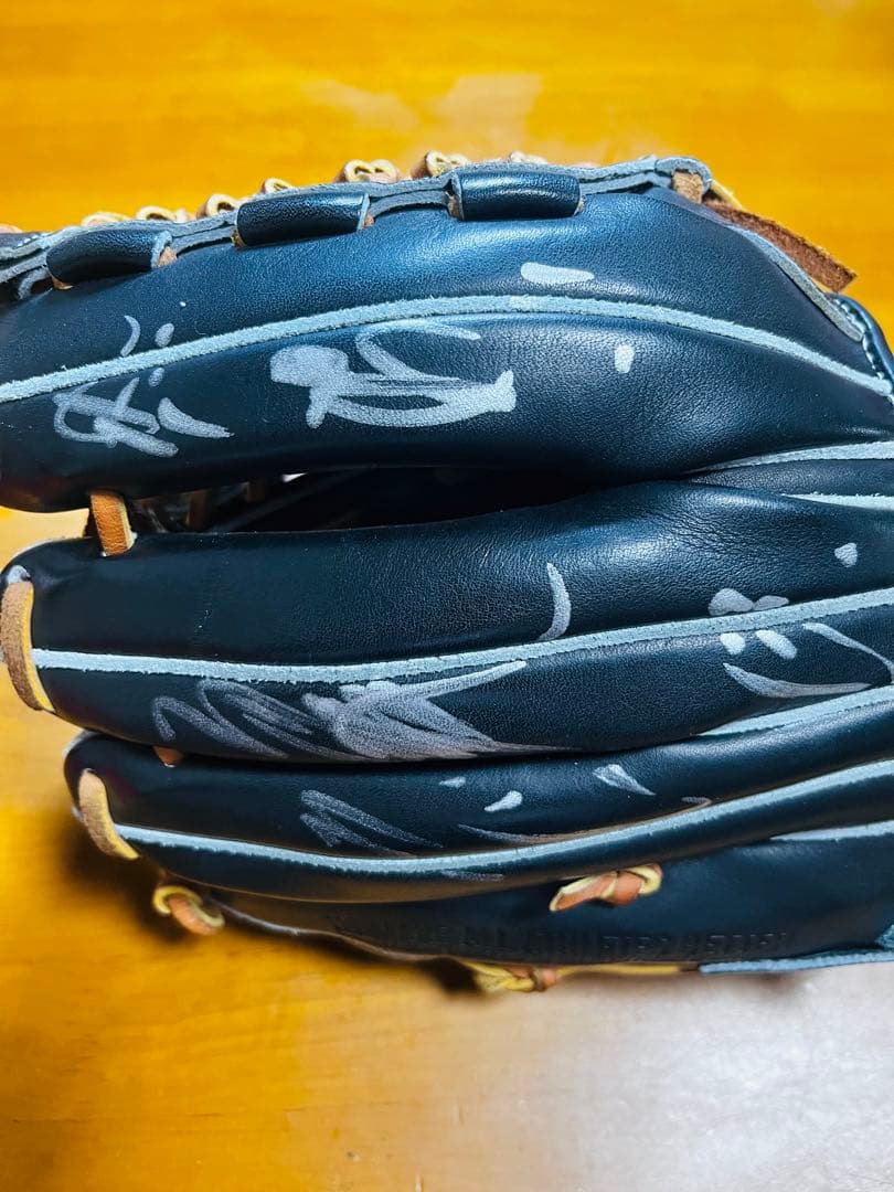松田選手　3番　サイン入り 黒 レザー 硬式野球グローブ