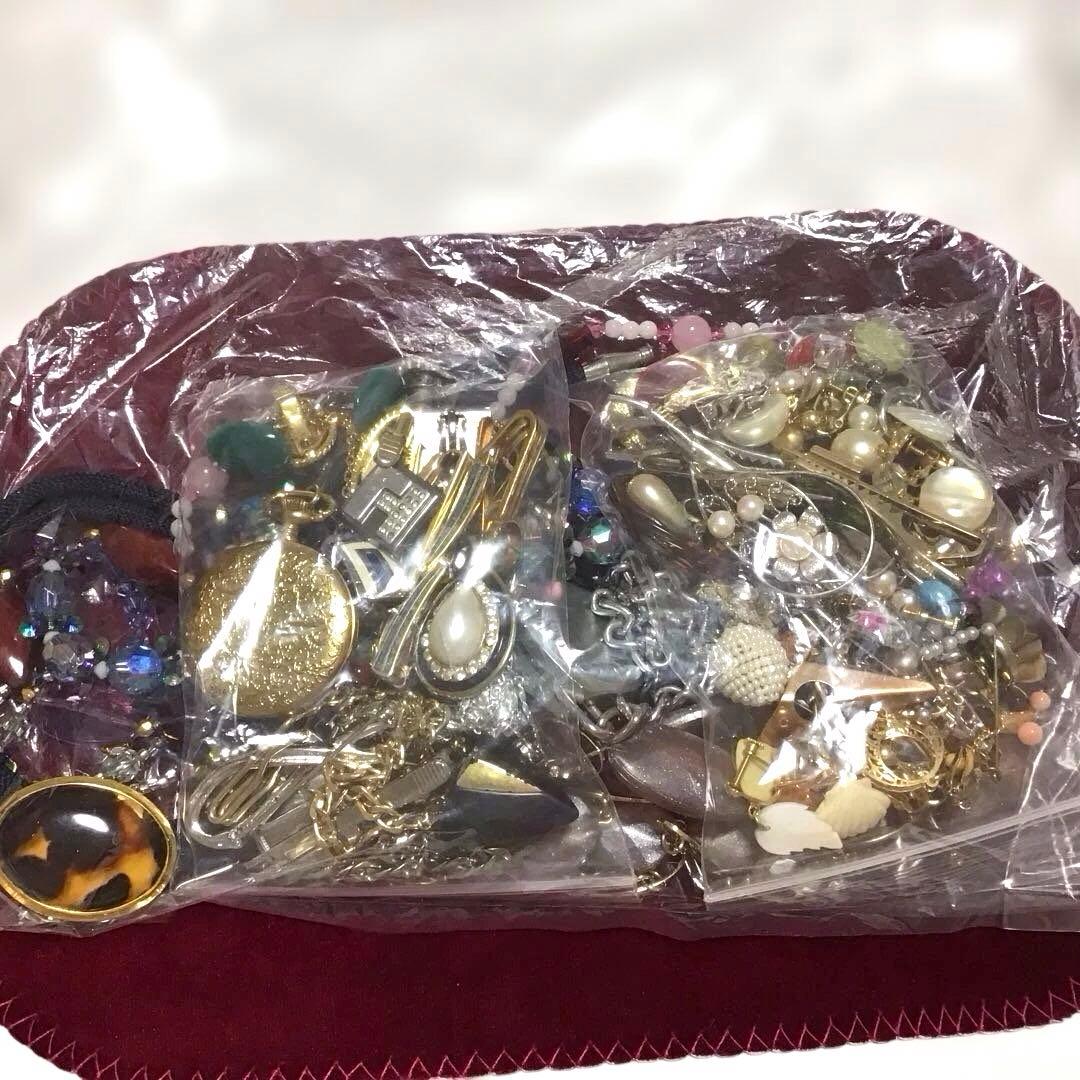 m*g様 ⭐️遺品・生前整理　アクセサリー　カラフルネックレス　大量まとめ売り⭐