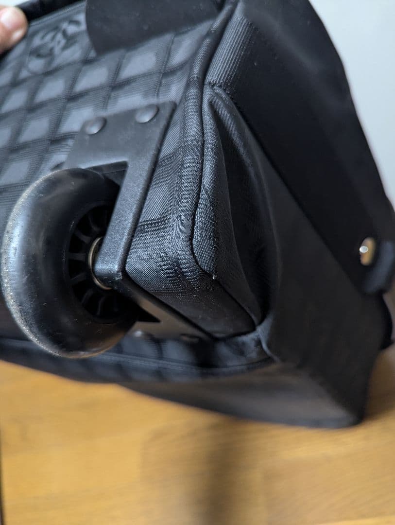 シャネル ニュートラベルライン ナイロン2輪 スーツケース　美中古