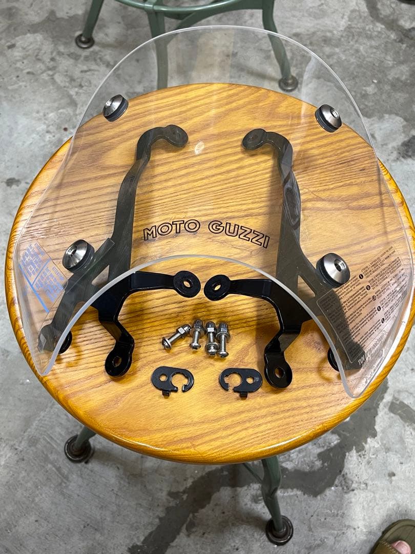 MOTO GUZZI V7純正ウインドシールド美品 付属品完備