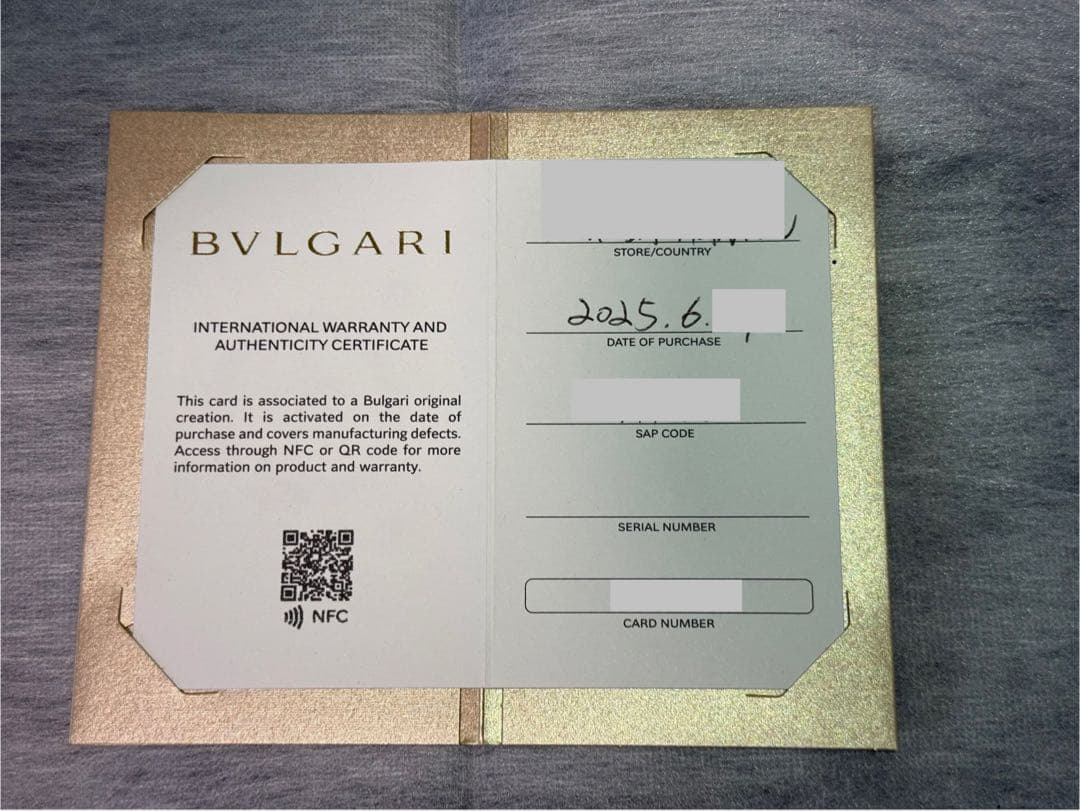 BVLGARI ブラックレザー 二つ折り財布
