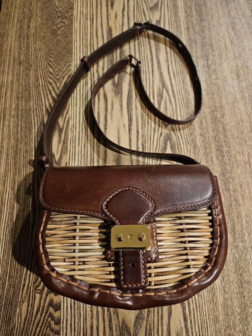 ebagos エバゴス ショルダーバッグ 紅藤