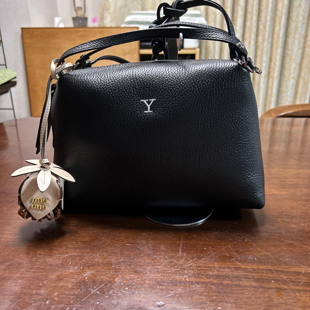 miu miu レザートリック