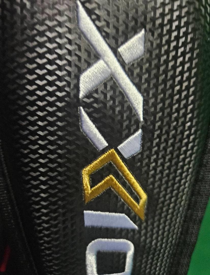 新品未使用展示品/最新XXIO ゴルフ高級キャディバッグ ブラック/レッド