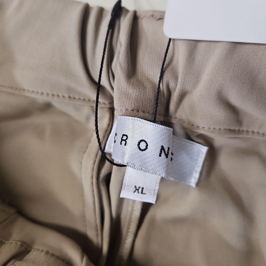 CRONOS ベージュ スリムフィットスーツとマスク