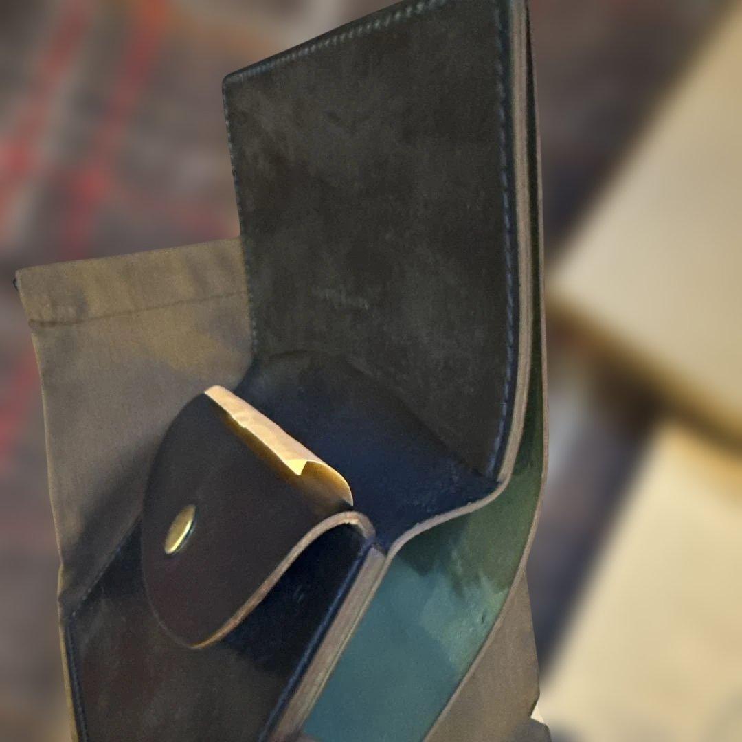 アーツアンドクラフツ米国ホーウィン社製紺色シェルコードバンウォレット新品未使用品