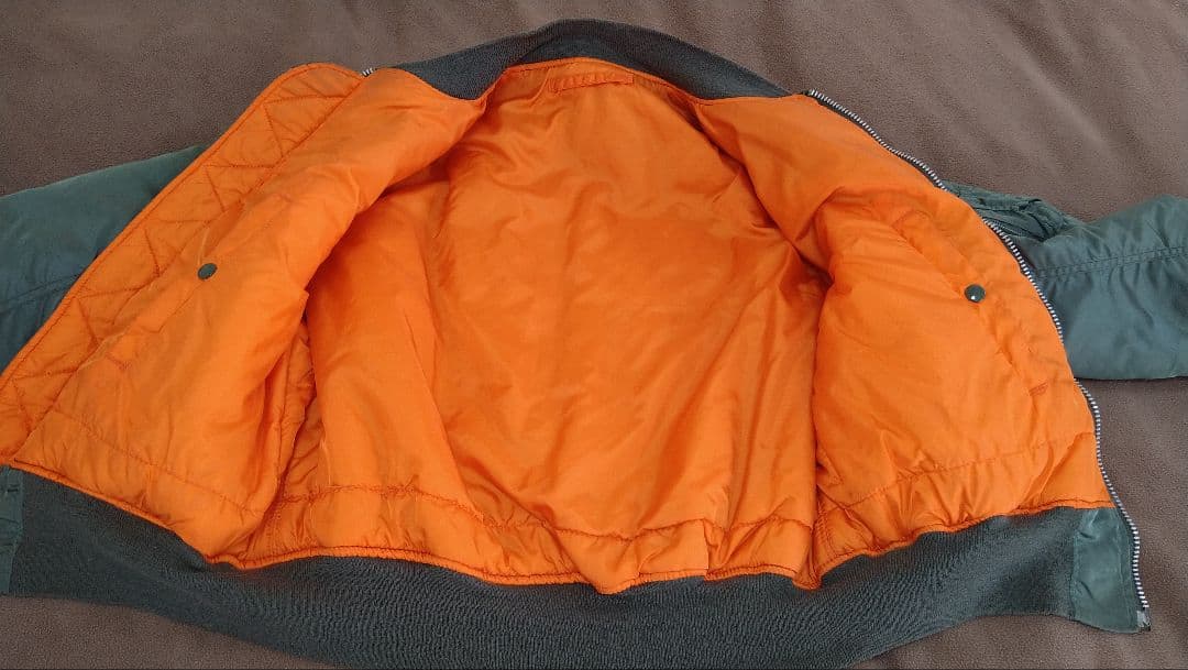 アルファインダストリーズ　MA-1 フライトジャケット　バックロゴ