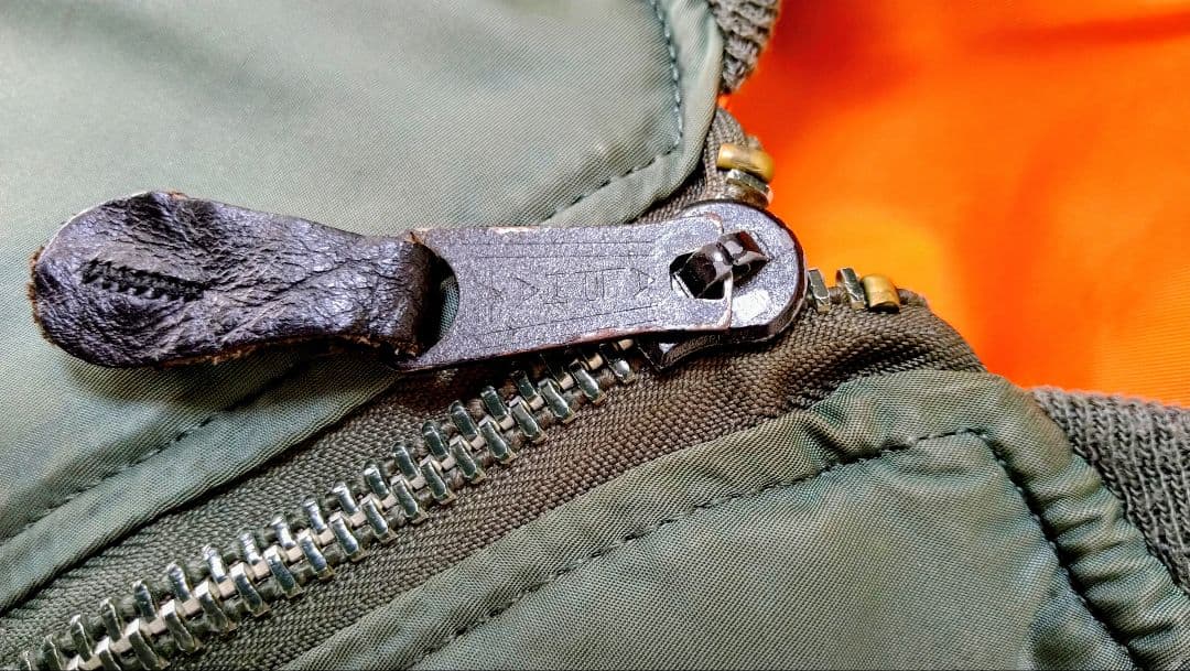 アルファインダストリーズ　MA-1 フライトジャケット　バックロゴ