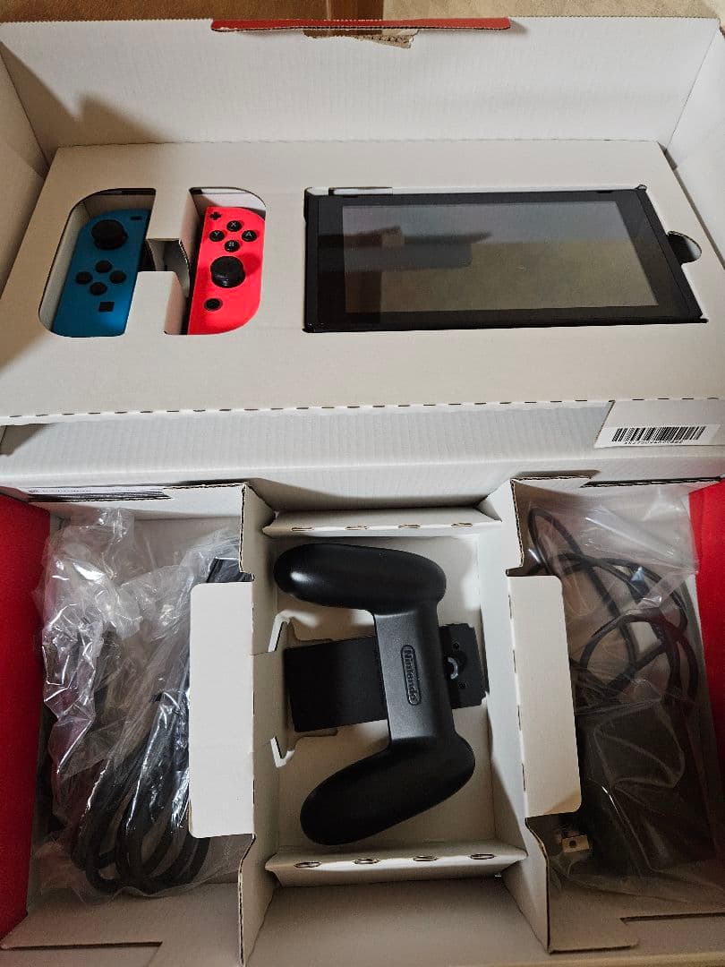 【半年程度使用美品】Nintendo Switch 本体