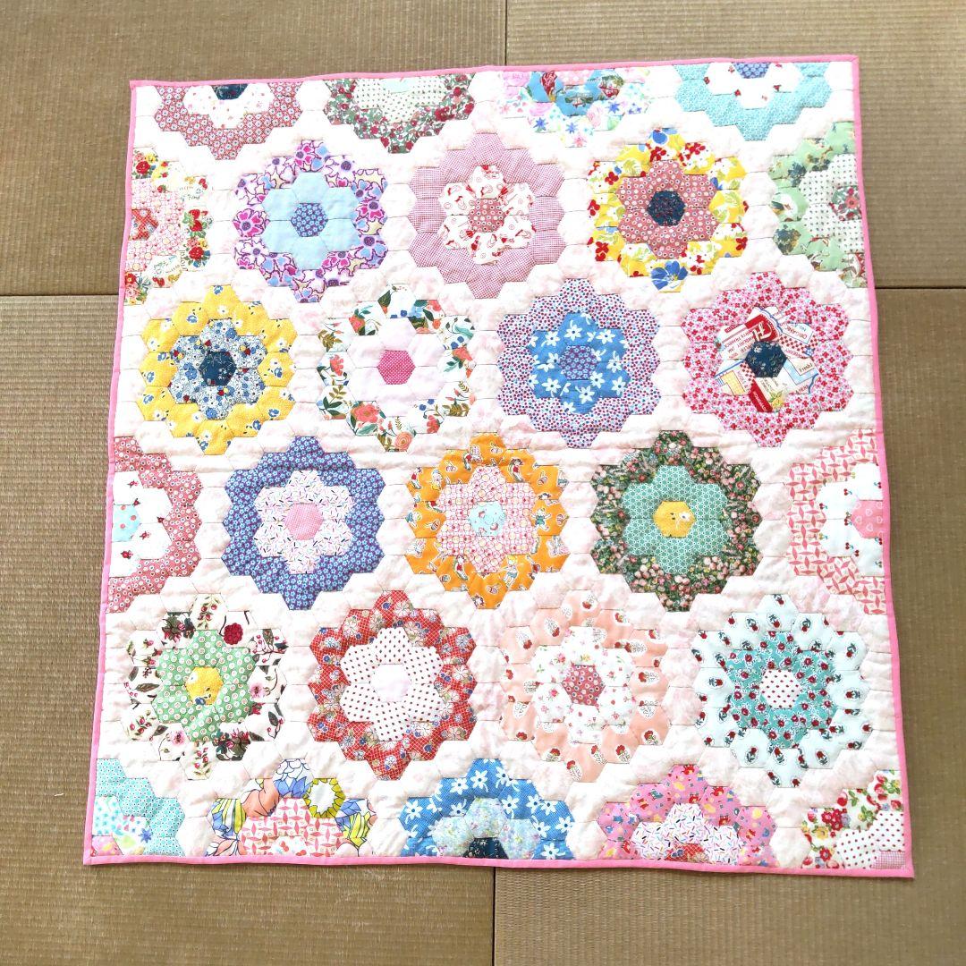 ハンドメイド　ヘキサゴン　パッチワークキルト