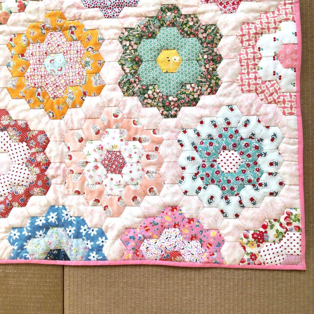ハンドメイド　ヘキサゴン　パッチワークキルト